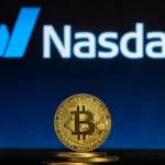 Nasdaq 100 daalt onder belangrijk niveau, impact op BTC en XRP