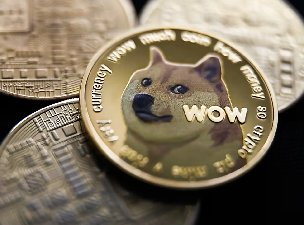 dogecoin koers presteert zwak: beleggers zoeken alternatieve crypto memes