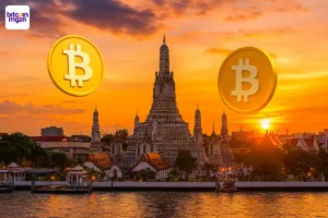 Bitcoin symbolen boven Wat Arun tempel bij zonsondergang in Bangkok als visuele weergave van crypto betalingen Thailand
