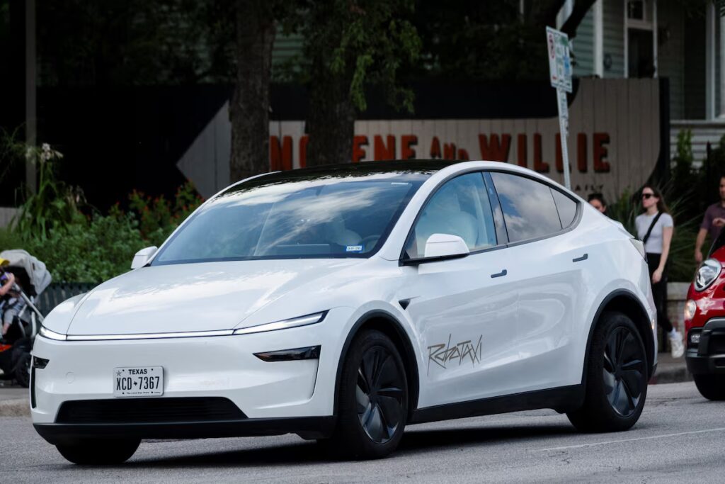 Een Tesla-robotaxi rijdt in Austin, Texas. Bron: Reuters
