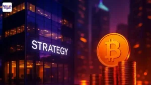 Neon verlicht kantoorgebouw Strategy naast digitale munt, symbool voor conflict van Peter Schiff over Bitcoin strategie